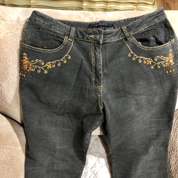 Script Excellent Condition Gold Jeweled Jeans - Picture 4 of 5